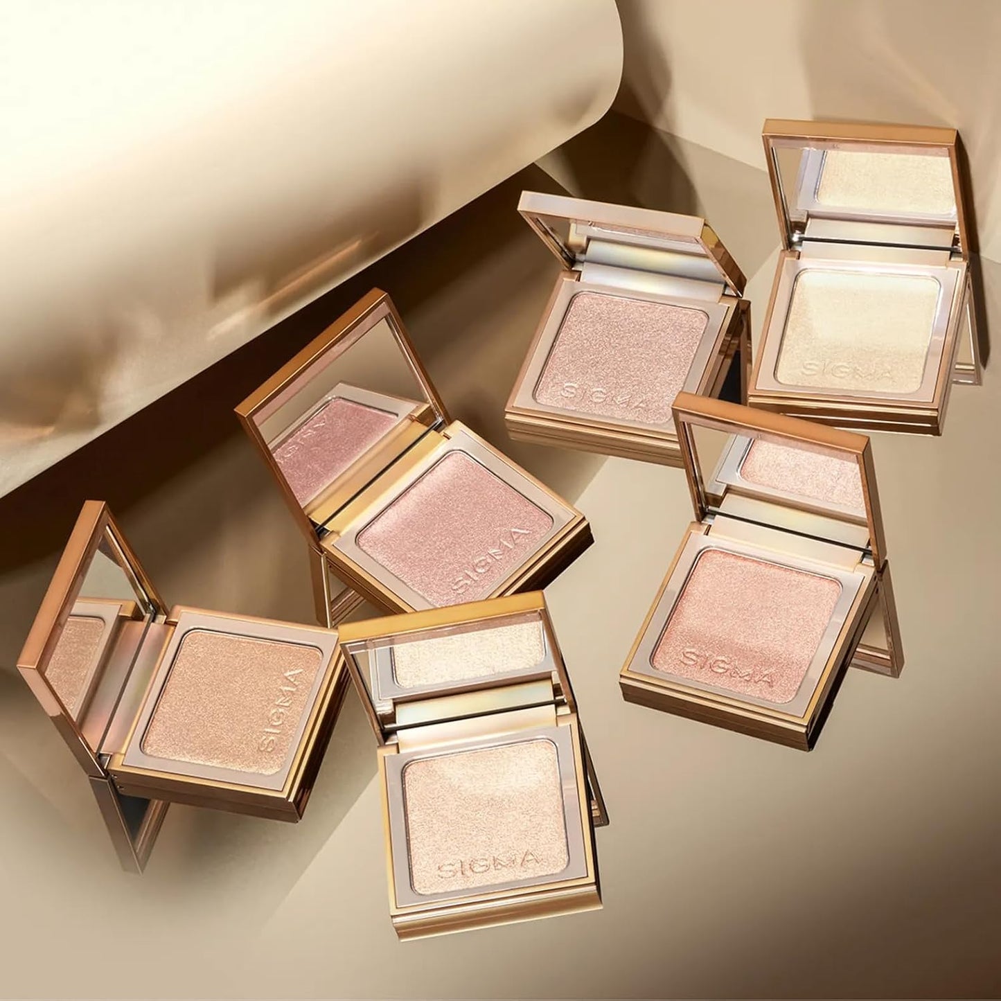 Sigma Beauty Highlighter Makeup – Illuminating Highlighting Powder for Face, Sheer Glimmer Face Highlighter for Cheeks, Cupid’s Bow, & Brow Bone (Sizzle, Rosy Gold Metallic)